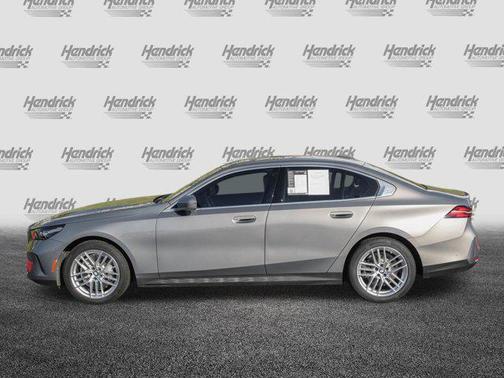 2025 BMW 530 530i