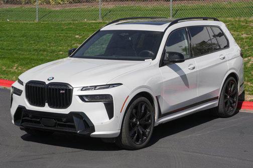 2025 BMW X7 M60i