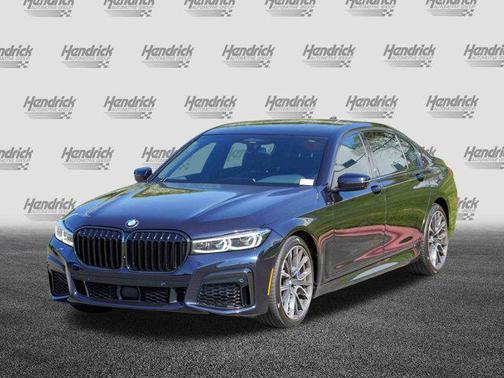 2022 BMW 740 i