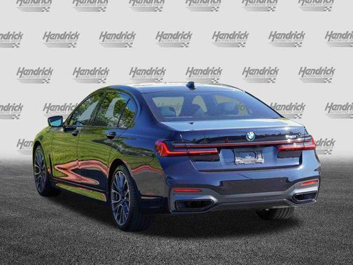 2022 BMW 740 i