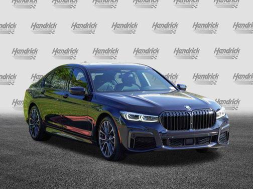 2022 BMW 740 i