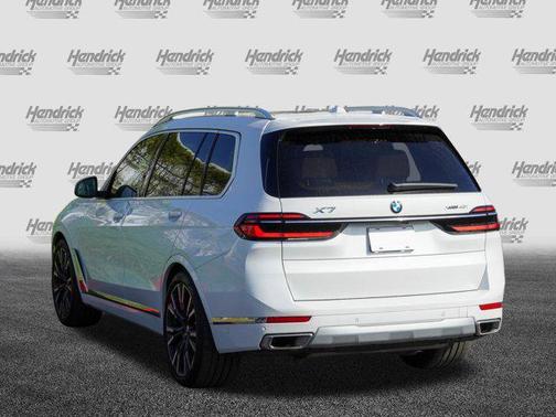 Mineral White Metallic 2025 BMW X7 xDrive40i