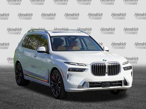 Mineral White Metallic 2025 BMW X7 xDrive40i