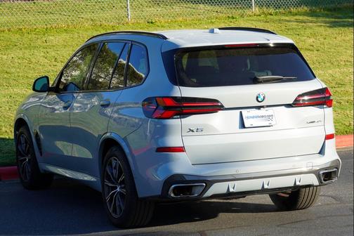 Brooklyn Grey Metallic 2024 BMW X5 xDrive40i