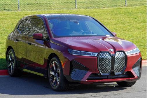 Aventurin Red Metallic 2024 BMW iX M60