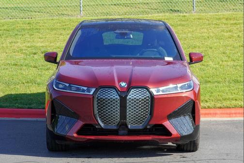 Aventurin Red Metallic 2024 BMW iX M60