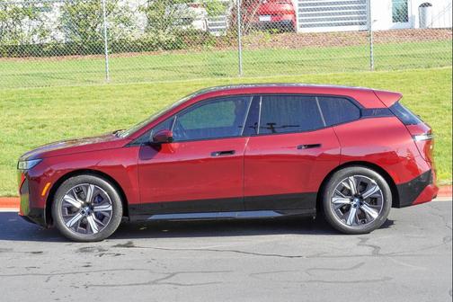 Aventurin Red Metallic 2024 BMW iX M60