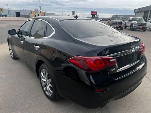 2015 INFINITI Q70 3.7 AWD 4dr Sedan