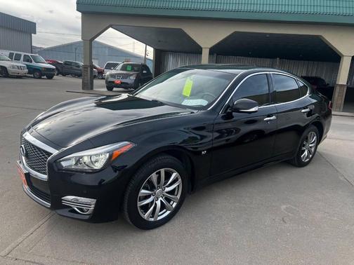 2015 INFINITI Q70 3.7 AWD 4dr Sedan