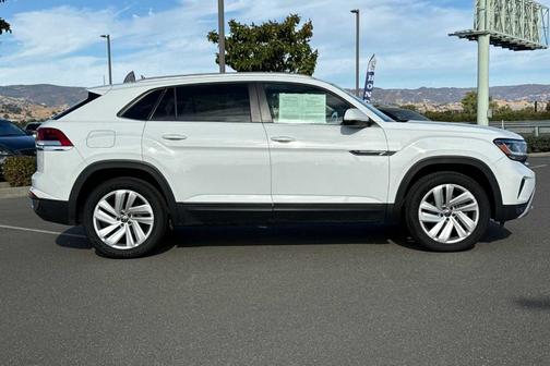 Pure White 2022 Volkswagen Atlas Cross Sport 3.6 V6 SE w/ Technology