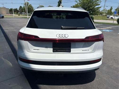 2022 Audi e-tron Premium