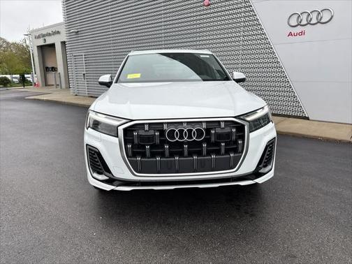 2025 Audi Q7 55 Premium Plus