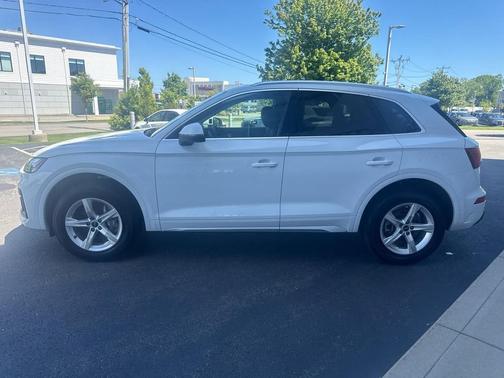 Glacier White Metallic 2023 Audi Q5 40 Premium