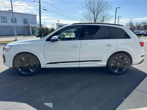 WHITE 2026 Audi Q7 55 Premium Plus