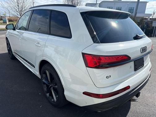 WHITE 2026 Audi Q7 55 Premium Plus