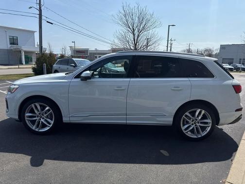 2025 Audi Q7 55 Premium Plus