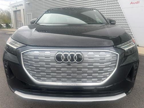 Mythos Black Metallic 2022 Audi Q4 e-tron Prestige 50 quattro