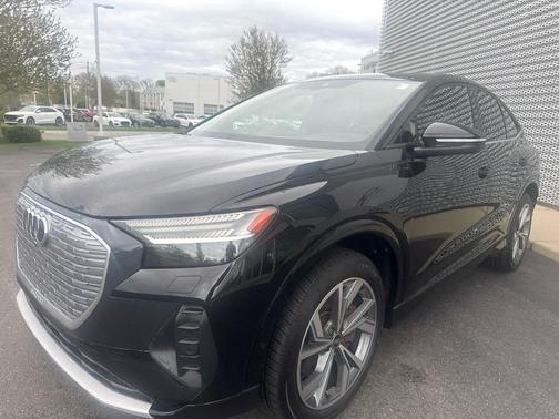 Mythos Black Metallic 2022 Audi Q4 e-tron Prestige 50 quattro