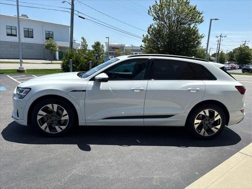 2022 Audi e-tron Premium