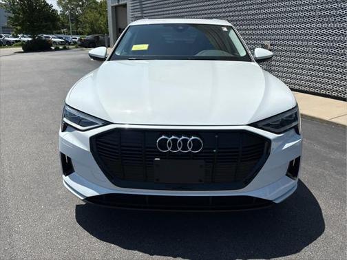 2022 Audi e-tron Premium