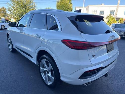 2025 Audi Q5 Premium Plus