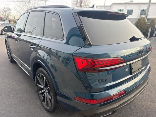 2022 Audi Q7 55 Premium Plus