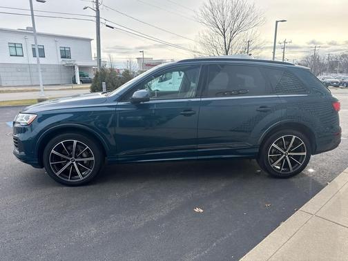 2022 Audi Q7 55 Premium Plus