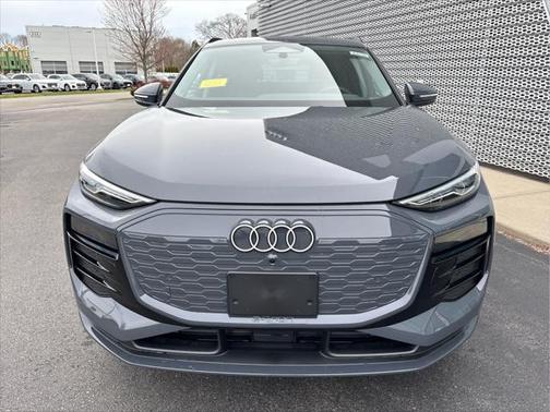 2025 Audi Q6 e-tron Premium quattro