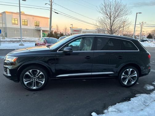 2023 Audi Q7 55 Premium Plus