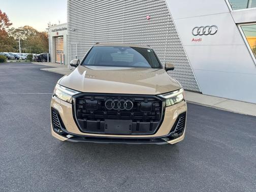 2025 Audi Q7 55 Premium Plus