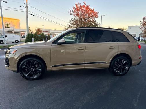 2025 Audi Q7 55 Premium Plus