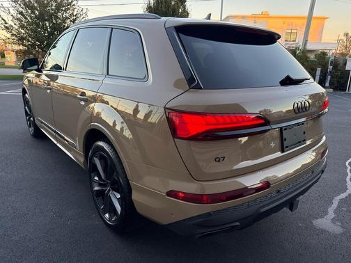 2025 Audi Q7 55 Premium Plus