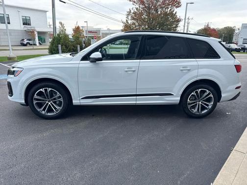 2025 Audi Q7 45 Premium