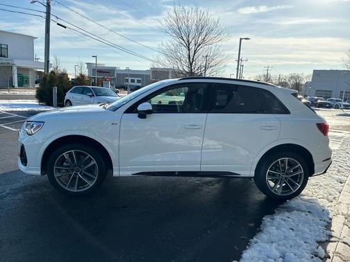 2025 Audi Q3 Premium 45 TFSI S line quattro Tiptronic
