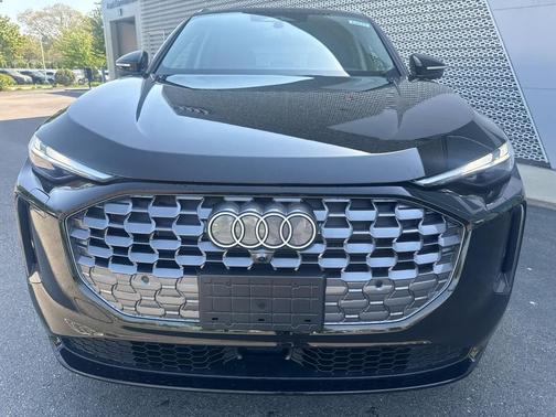 BLACK 2026 Audi Q5 Premium TFSI quattro S tronic