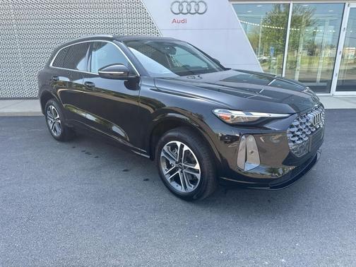 BLACK 2026 Audi Q5 Premium TFSI quattro S tronic