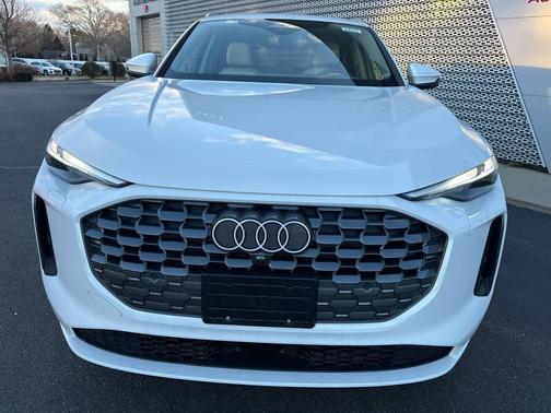 2025 Audi Q5 Premium TFSI quattro S tronic