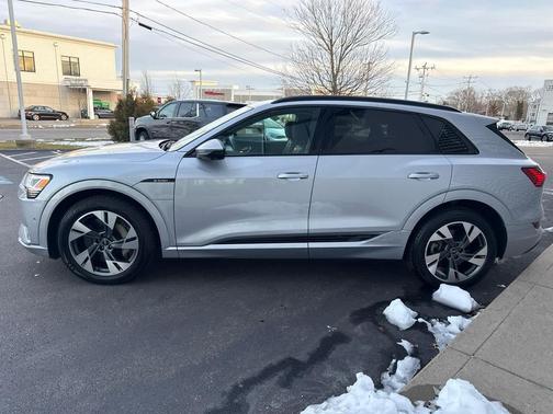 2022 Audi e-tron Premium