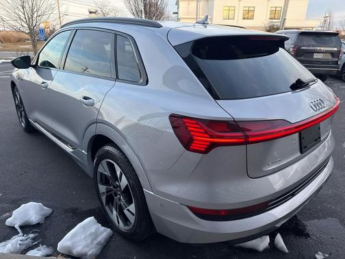 2022 Audi e-tron Premium