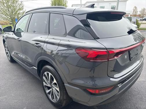 2025 Audi Q6 e-tron Premium quattro