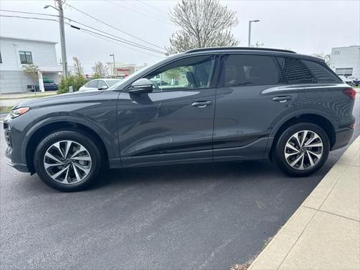 2025 Audi Q6 e-tron Premium quattro