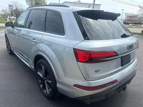 SILVER 2026 Audi Q7 55 Premium Plus