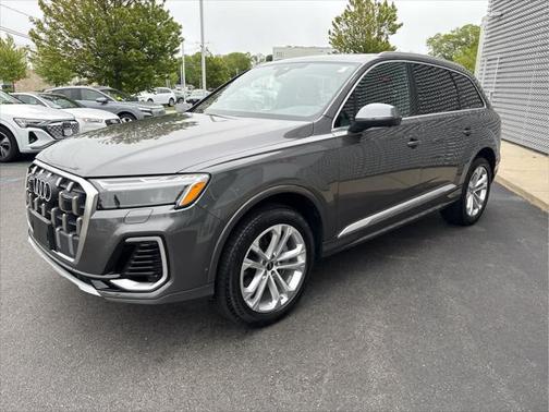 2025 Audi Q7 55 Premium Plus