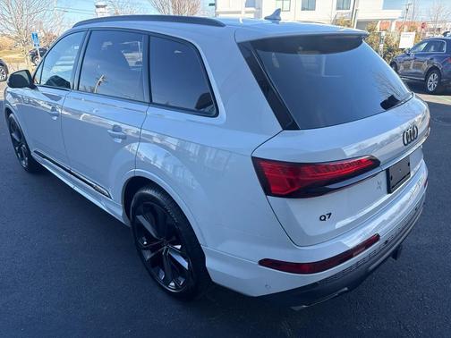 WHITE 2026 Audi Q7 55 Premium Plus