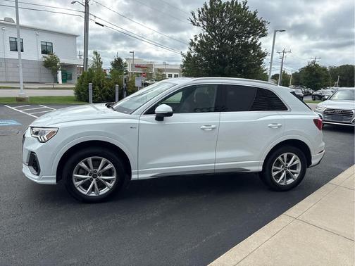 2024 Audi Q3 Premium 45 TFSI S line quattro Tiptronic