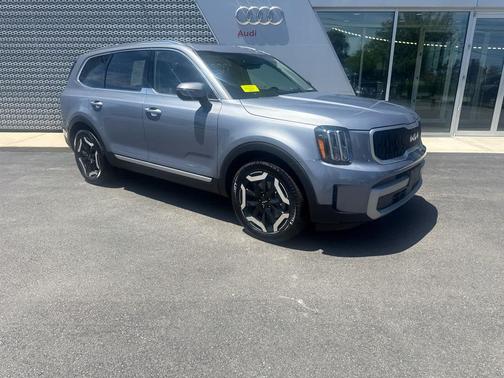 Everlasting Silver 2023 Kia Telluride EX
