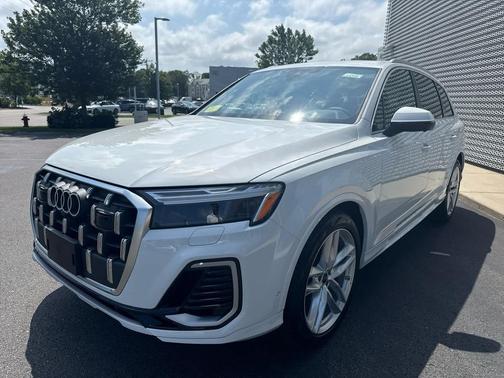 2025 Audi Q7 55 Premium Plus