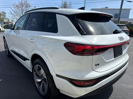 2025 Audi Q6 e-tron Premium Plus quattro