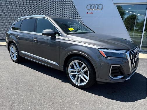 2025 Audi Q7 55 Premium Plus