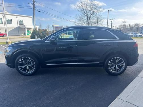 2025 Audi Q8 55 Premium